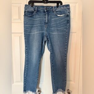Judy Blue Light Wash Frayed Hem Jeans